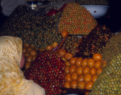 Cuisine et street food à Fès : le voyage commence dans l’assiette